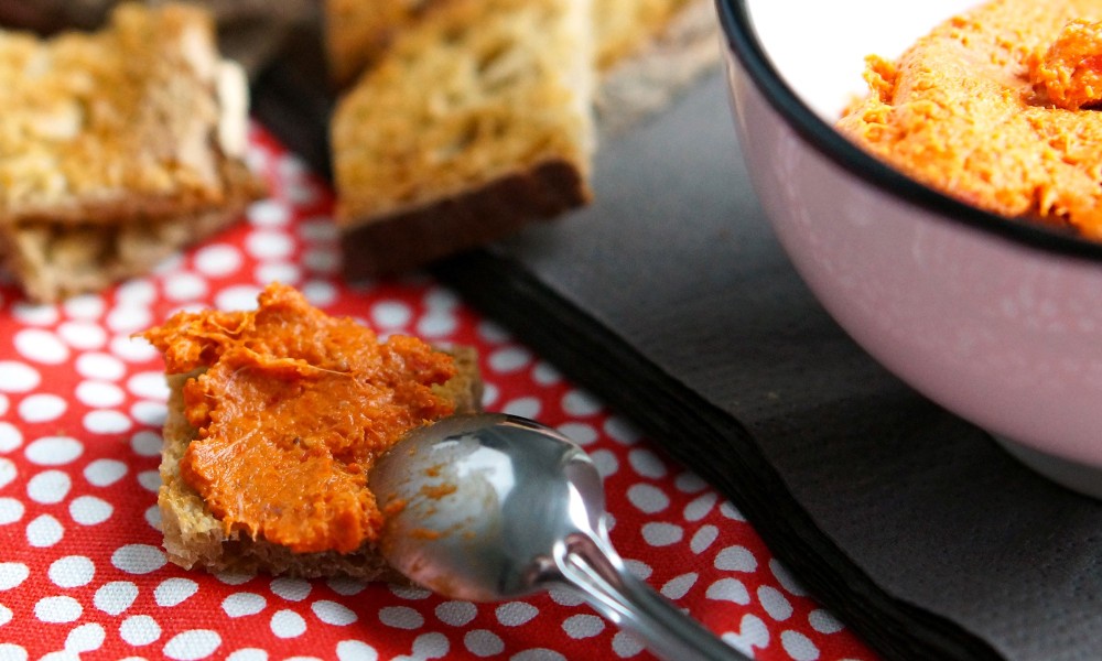 Dégustez cette tartinade avec du pain grillé