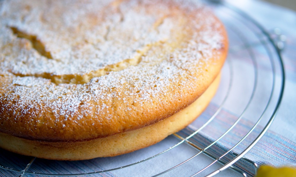 Gâteau au citron vu de côté