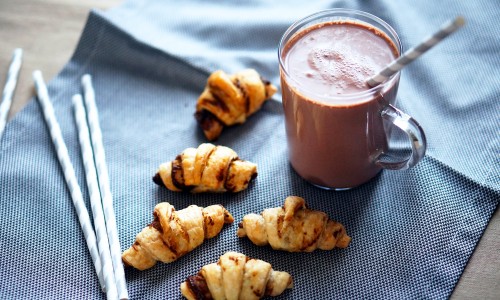 Recette de mini croissant à la pistache et chocolat chaud maison