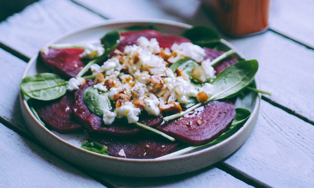 carpaccio de betteraves fromage frais noisettes de Meg&Cook